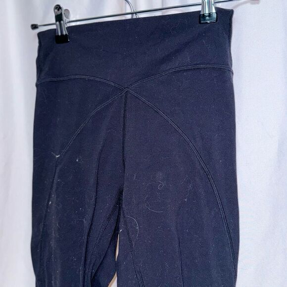 Lululemon black crossed-front seam cropped leggings | Sz 4 - Picture 3 of 6